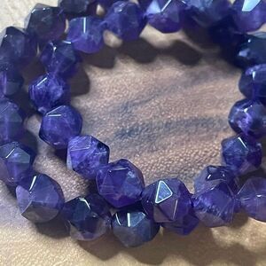 Amethyst purple diamond stretch beaded bracelet 7” crystal healing beads 8mm ONE